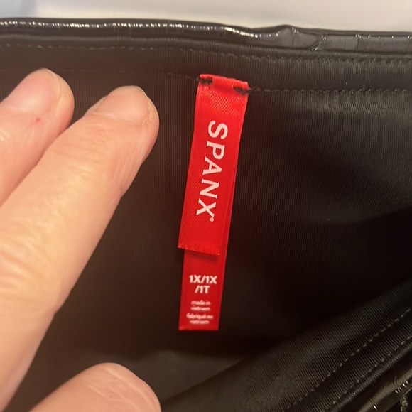 Spanx pleather NWT pants black patent 1X fits like XL - Picture 6 of 6